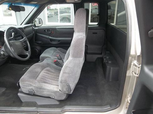 Used 1998 Chevrolet S10 Pickup LS w/ Preferred Equipment Group RWD image 10