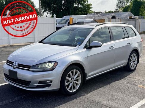 Used 2016 Volkswagen Golf SE w/ Lighting Package FWD image 2