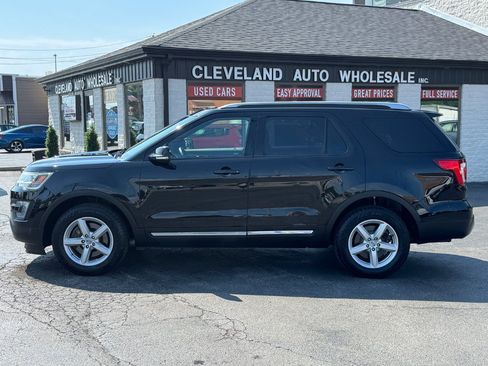 Used 2017 Ford Explorer XLT AWD/4WD image 2