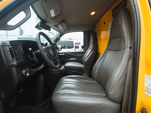 Used 2020 GMC Savana 3500 w/ Driver Convenience Package image 12