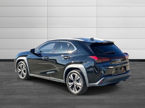 Used 2019 Lexus UX 200 image 3