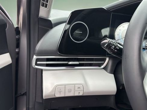 Used 2023 Hyundai Elantra Limited image 22