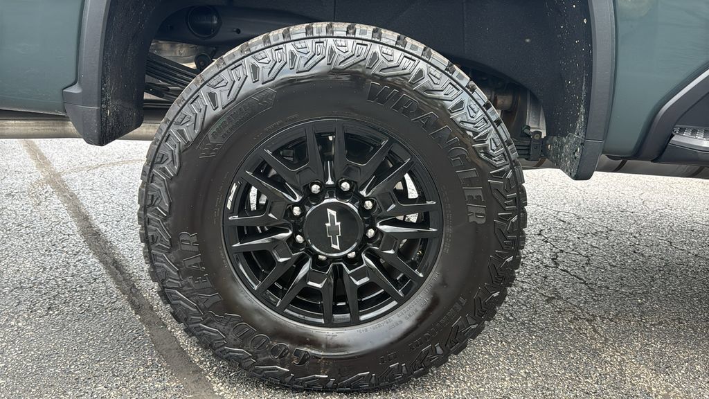 Used 2026 Chevrolet Silverado 2500 ZR2 AWD/4WD image 8