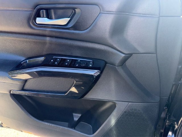 Used 2022 Nissan Pathfinder SV FWD image 17