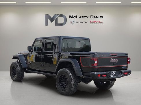 Used 2024 Jeep Gladiator Rubicon w/ Technology Group AWD/4WD image 4
