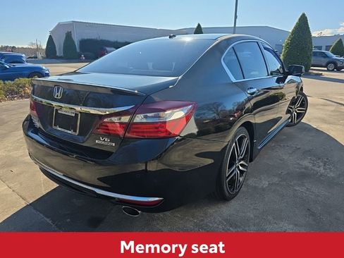 Used 2017 Honda Accord Touring image 6