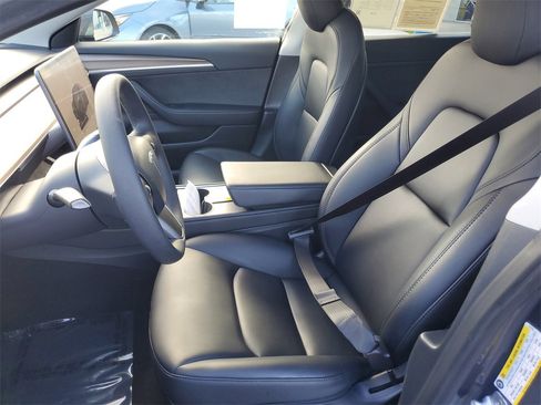 Used 2023 Tesla Model 3 Standard Range image 19