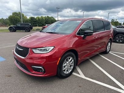 New 2026 Chrysler Pacifica Select