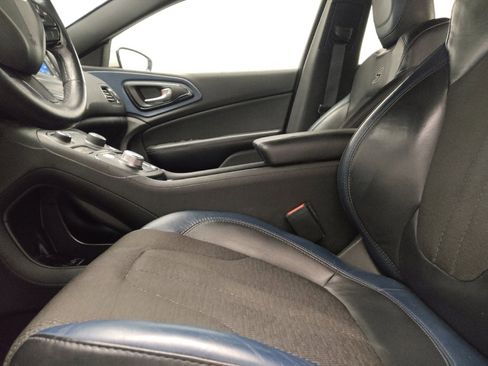 Used 2015 Chrysler 200 S w/ Comfort Group FWD image 17