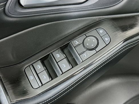 Used 2025 Nissan Rogue SV w/ SV Premium Package image 15