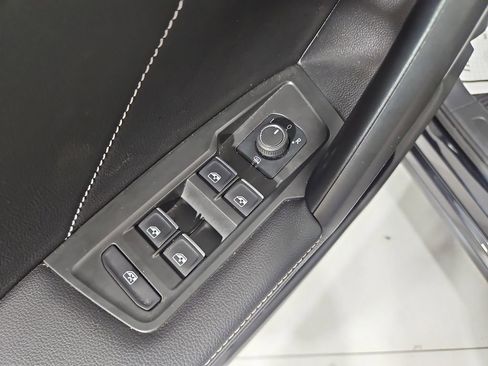 Certified 2024 Volkswagen Tiguan SE w/ Panoramic Sunroof Package image 14