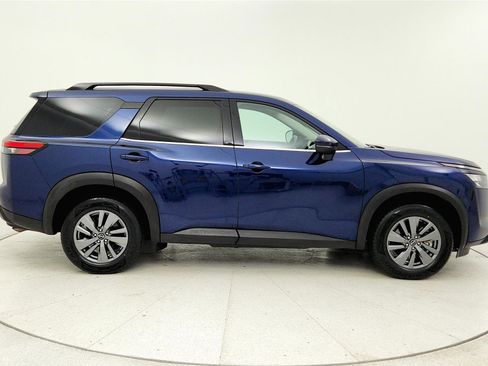 Used 2025 Nissan Pathfinder SV FWD image 6
