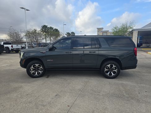 Used 2025 GMC Yukon XL AT4 w/ AT4 Premium Package image 6