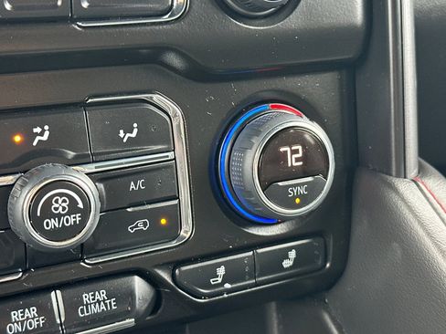 Used 2021 Chevrolet Suburban RST image 30