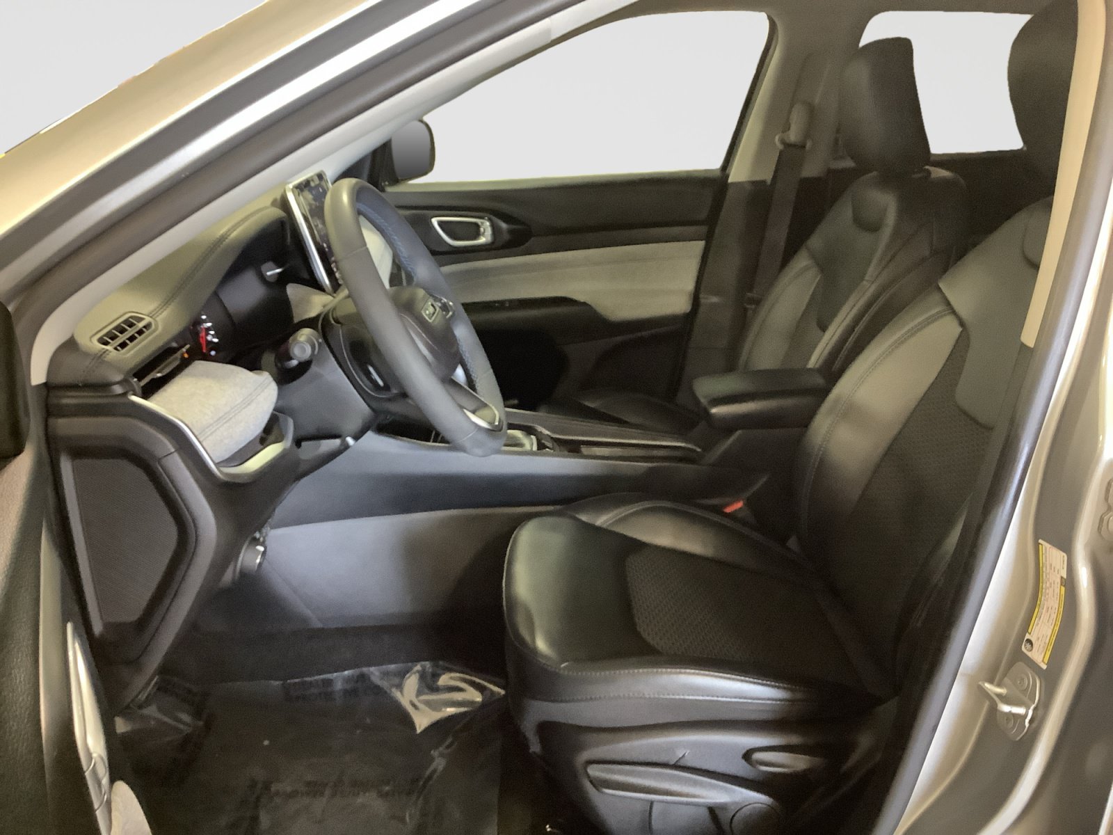 Used 2022 Jeep Compass Latitude FWD image 11
