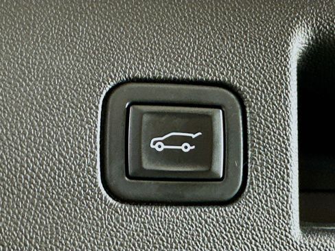 Used 2021 Chevrolet Equinox LT FWD image 28
