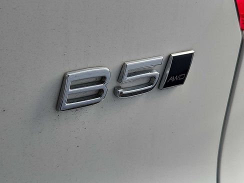Certified 2023 Volvo XC40 B5 Ultimate w/ Protection Package Premier AWD/4WD image 4