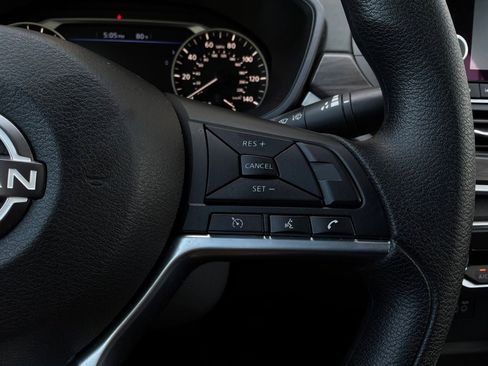 Used 2025 Nissan Altima 2.5 SV FWD image 33
