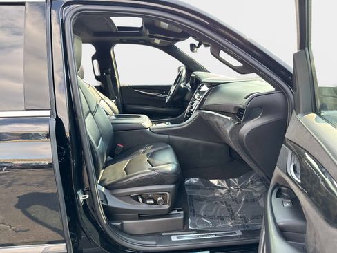 Used 2018 Cadillac Escalade Platinum image 13
