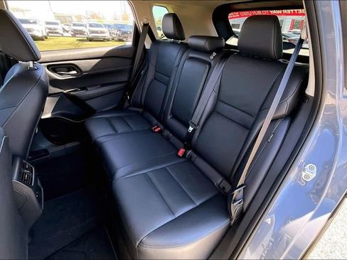 Certified 2025 Nissan Rogue SL FWD image 19