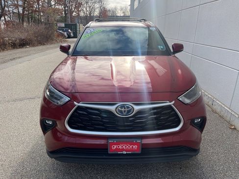 Certified 2022 Toyota Highlander XLE image 3