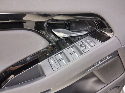 Used 2025 Land Rover Range Rover Evoque S image 23