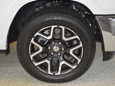 Used 2025 RAM 1500 Laramie AWD/4WD image 9