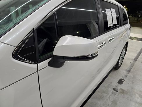 Used 2024 Toyota Sienna Platinum FWD image 12