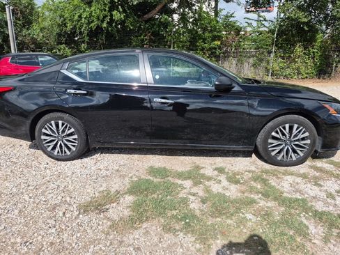 Used 2025 Nissan Altima 2.5 SV FWD image 5