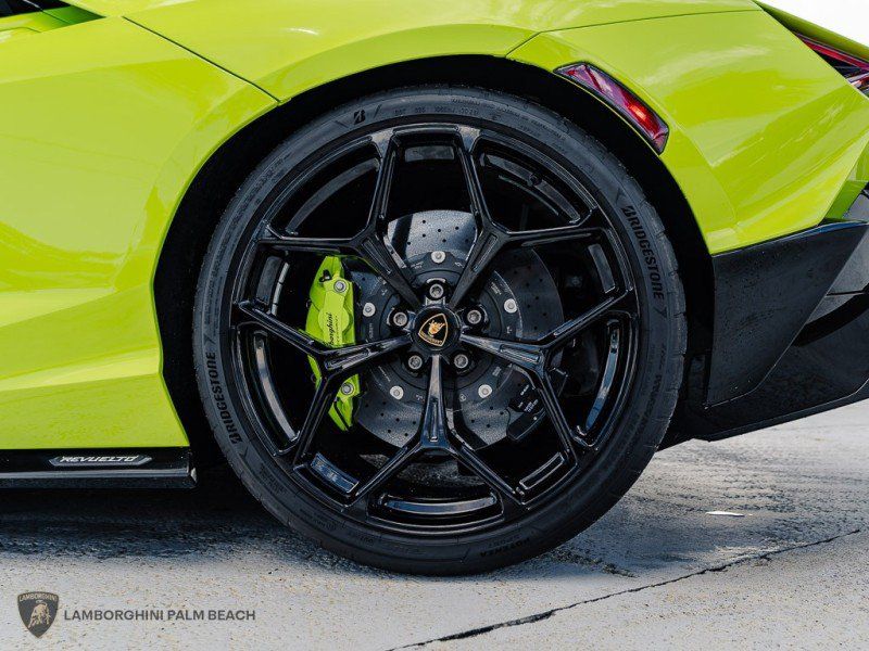 Used 2025 Lamborghini Revuelto AWD/4WD image 31