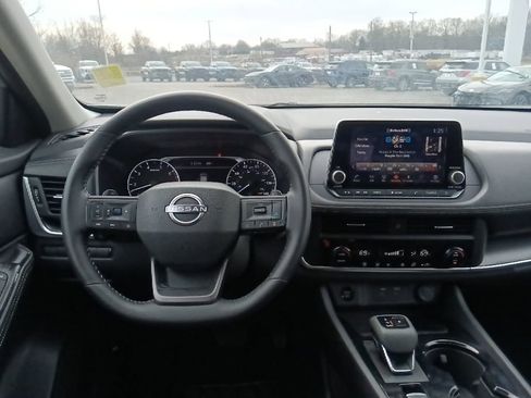 Used 2025 Nissan Rogue SV image 26