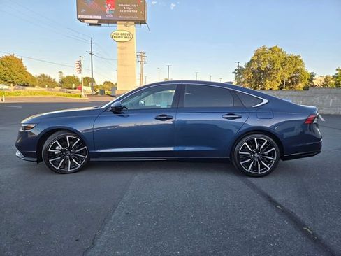 Used 2024 Honda Accord Touring image 7