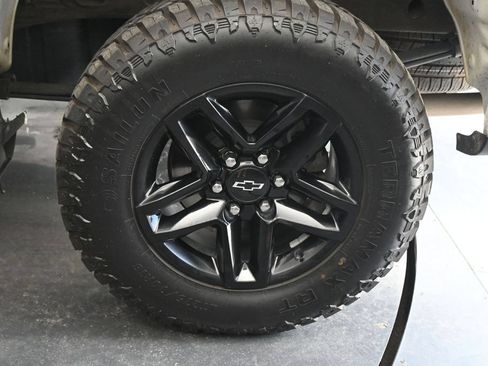 Used 2020 Chevrolet Silverado 1500 LT Trail Boss AWD/4WD image 14