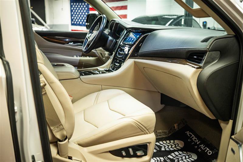 Used 2018 Cadillac Escalade Premium Luxury AWD/4WD image 14
