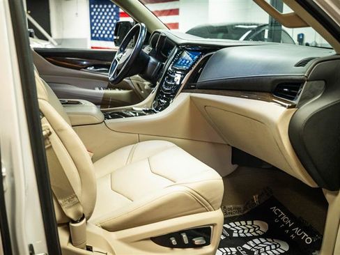 Used 2018 Cadillac Escalade Premium Luxury AWD/4WD image 14