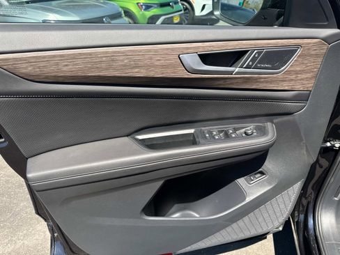 Certified 2025 Volkswagen Atlas SEL Premium R-Line image 16