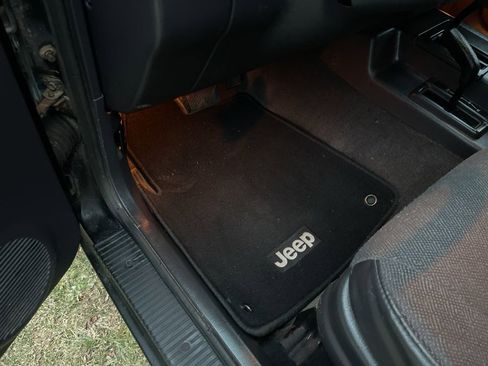 Used 2000 Jeep Cherokee Classic image 34