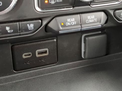 Used 2023 GMC Yukon XL SLT w/ SLT Luxury Package image 31