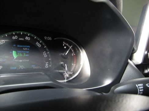Used 2024 Toyota RAV4 LE AWD/4WD image 4