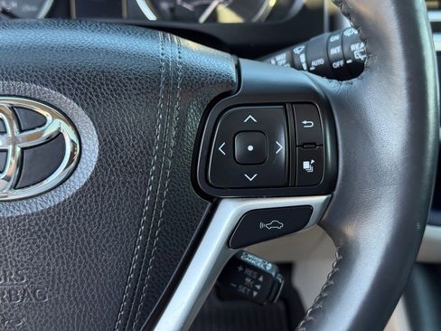 Used 2016 Toyota Highlander Limited w/ Driver Technology Package image 18