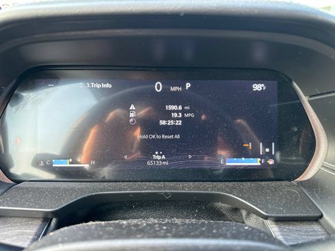 Used 2021 Jeep Grand Cherokee L Overland w/ Luxury Tech Group IV AWD/4WD image 17