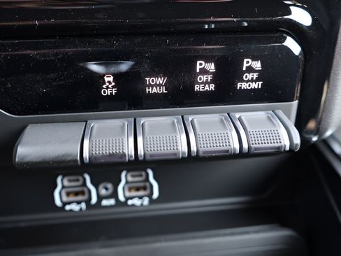 New 2026 RAM 2500 Laramie w/ Night Edition AWD/4WD image 16