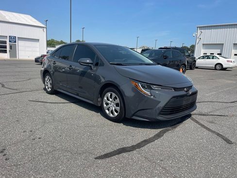 Used 2025 Toyota Corolla LE FWD image 7