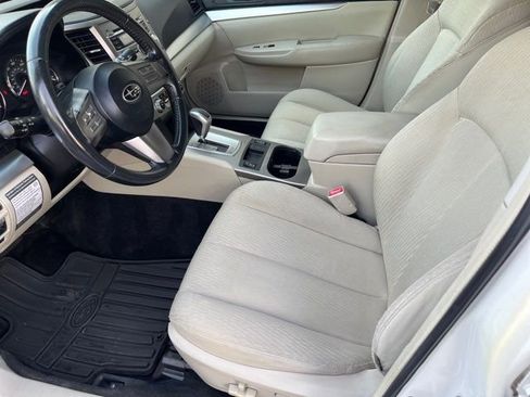 Used 2011 Subaru Outback 2.5i Premium image 5