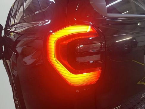 Used 2025 Toyota 4Runner Limited AWD/4WD image 32