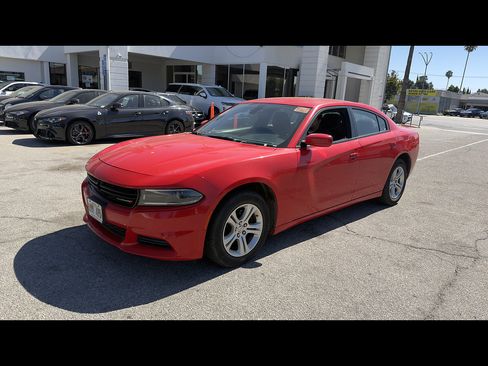 Used 2022 Dodge Charger SXT RWD image 2