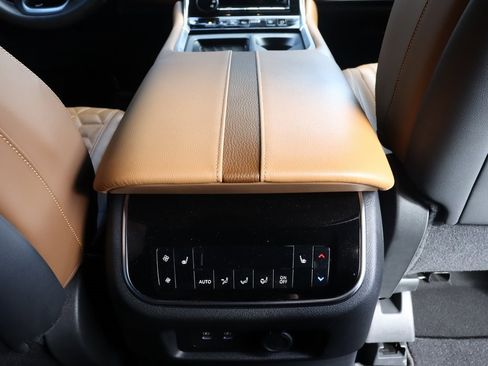 Used 2025 Nissan Armada Platinum Reserve image 30