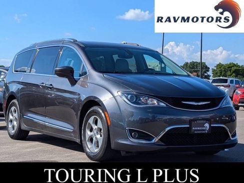 Used 2017 Chrysler Pacifica Touring-L Plus image 1