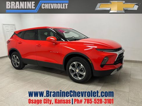 Used 2026 Chevrolet Blazer LT FWD image 1
