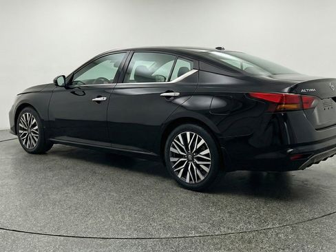 Used 2025 Nissan Altima 2.5 SV image 6